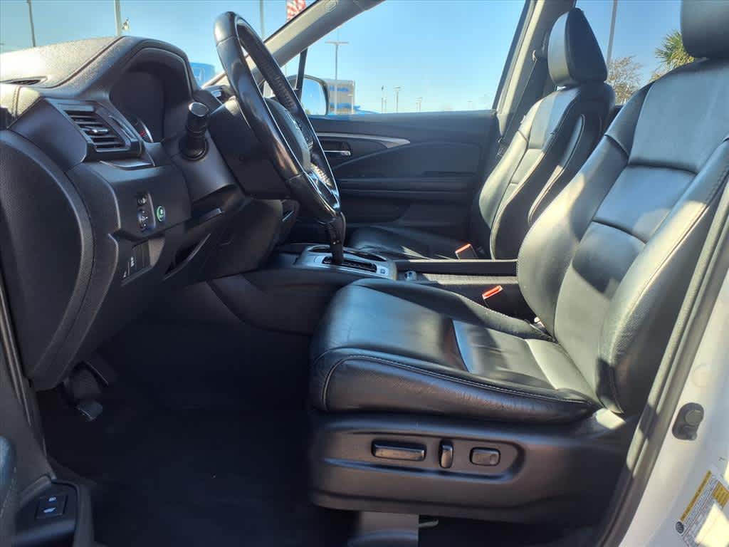 Thumbnail: 2019 Honda Pilot - 11