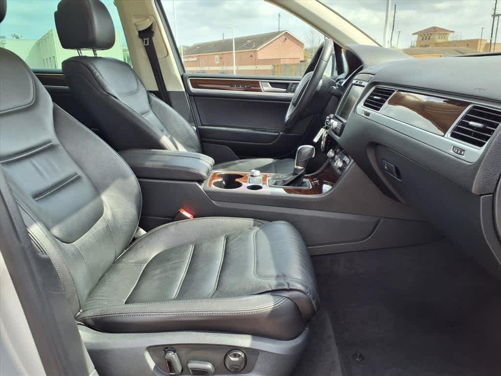 Thumbnail: 2015 Volkswagen Touareg - 12