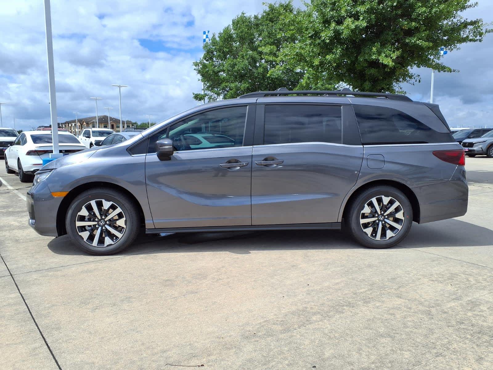Thumbnail: 2026 Honda Odyssey - 3