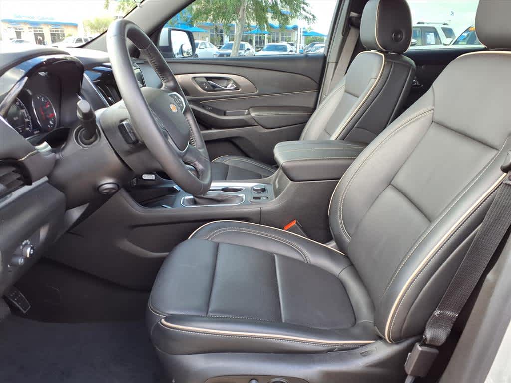 Thumbnail: 2022 Chevrolet Traverse - 11