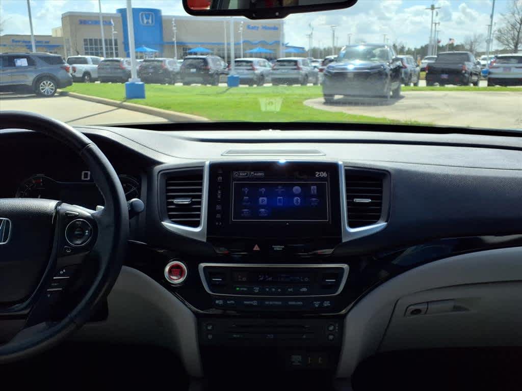 Thumbnail: 2018 Honda Pilot - 16