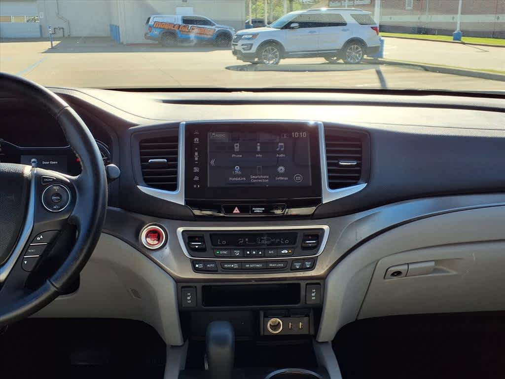 Thumbnail: 2017 Honda Pilot - 17