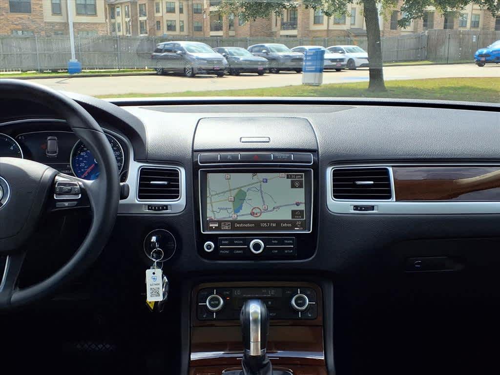 Thumbnail: 2015 Volkswagen Touareg - 15