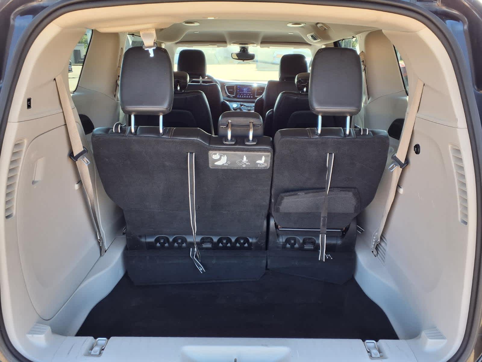 Thumbnail: 2017 Chrysler Pacifica - 9