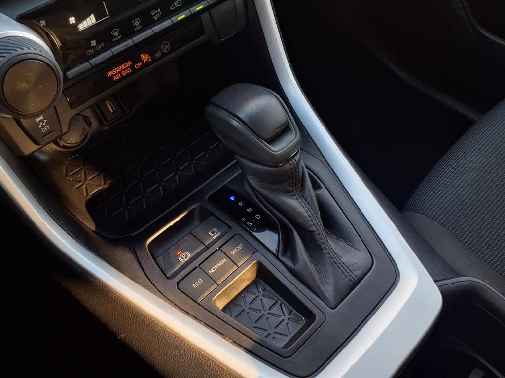 Thumbnail: 2022 Toyota RAV4 - 17