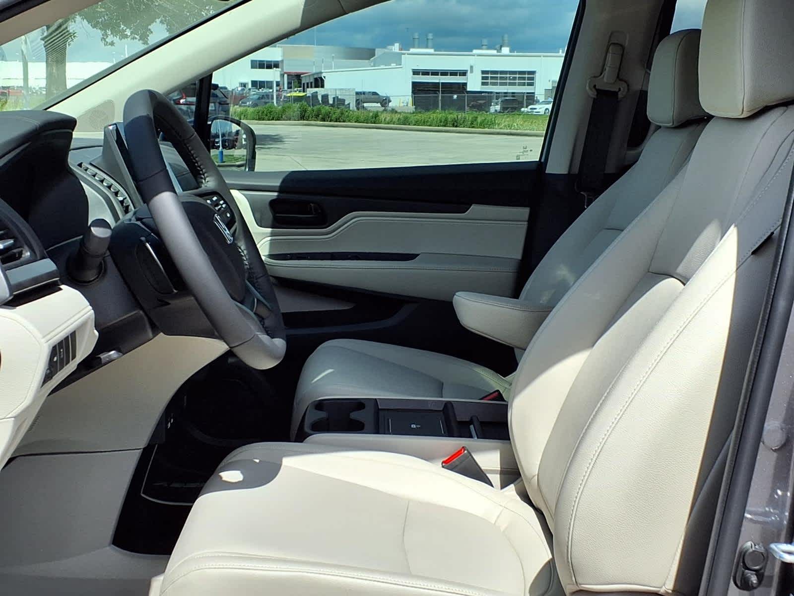 Thumbnail: 2026 Honda Odyssey - 10