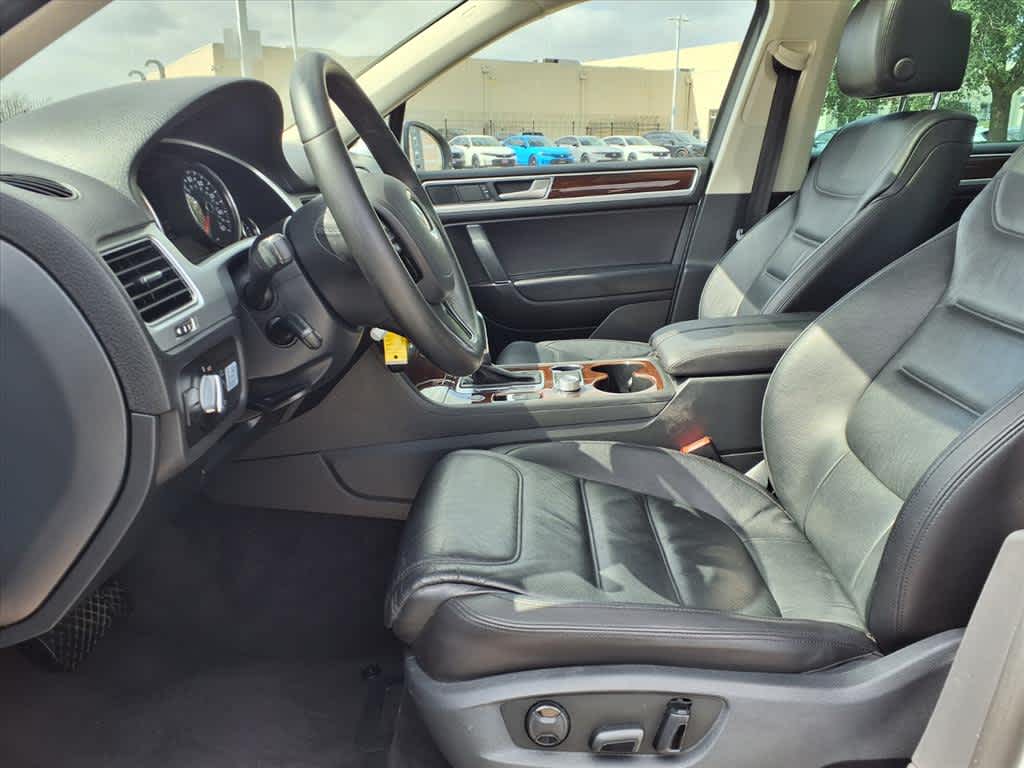 Thumbnail: 2015 Volkswagen Touareg - 10