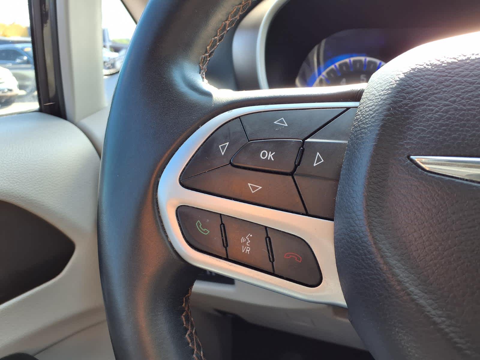 Thumbnail: 2017 Chrysler Pacifica - 20