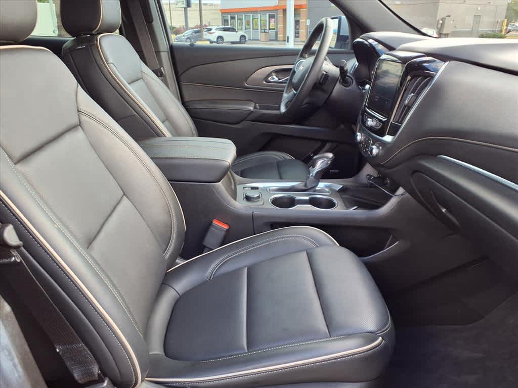 Thumbnail: 2022 Chevrolet Traverse - 14