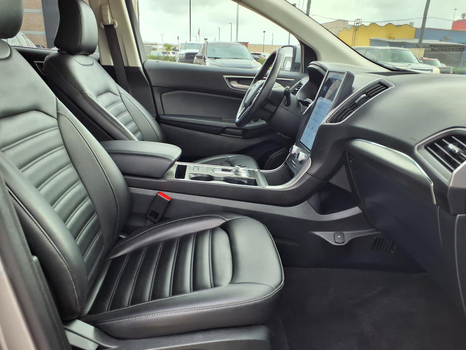 Thumbnail: 2022 Ford Edge - 14