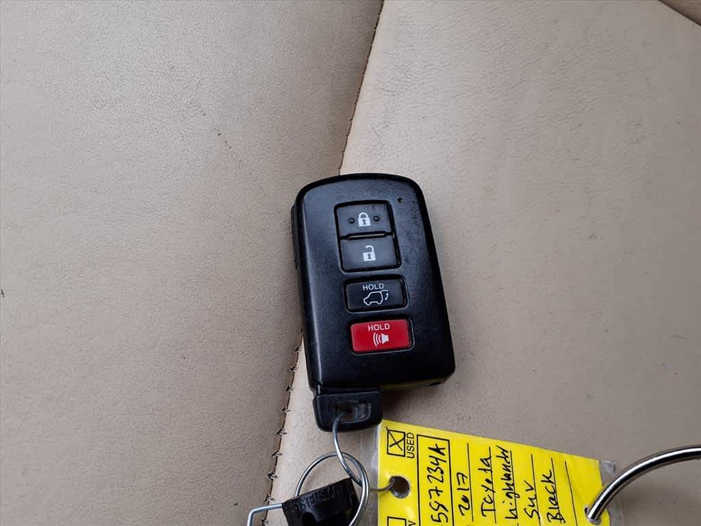 Thumbnail: 2019 Toyota Highlander - 24