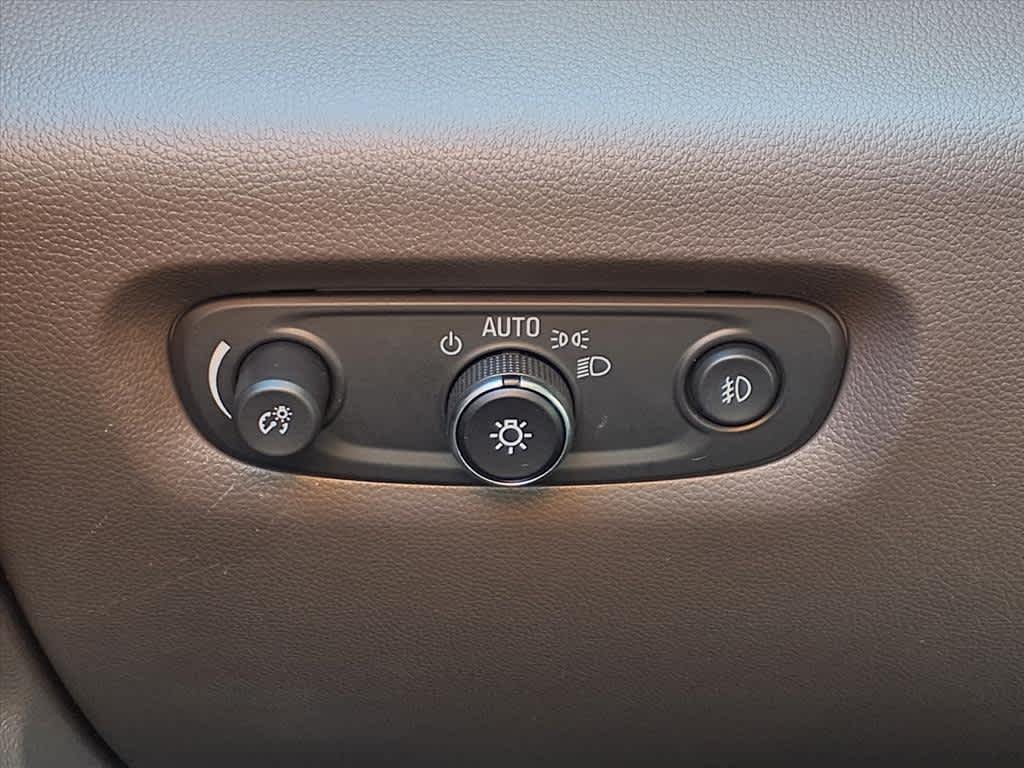 Thumbnail: 2018 Chevrolet Traverse - 23