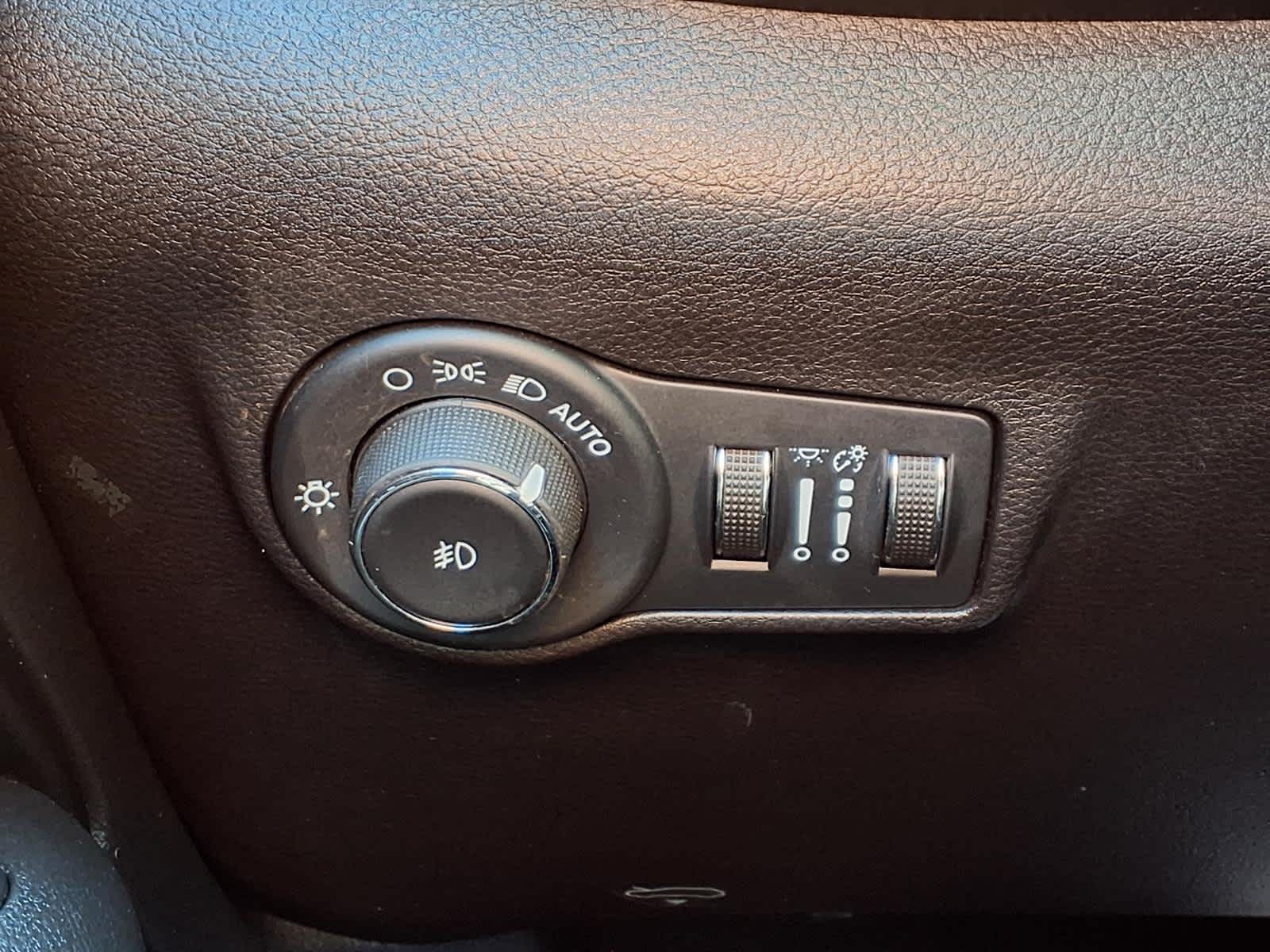 Thumbnail: 2023 Jeep Compass - 20