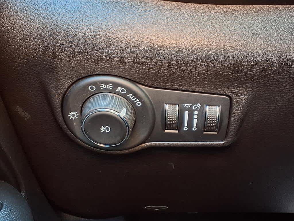 Thumbnail: 2023 Jeep Compass - 20