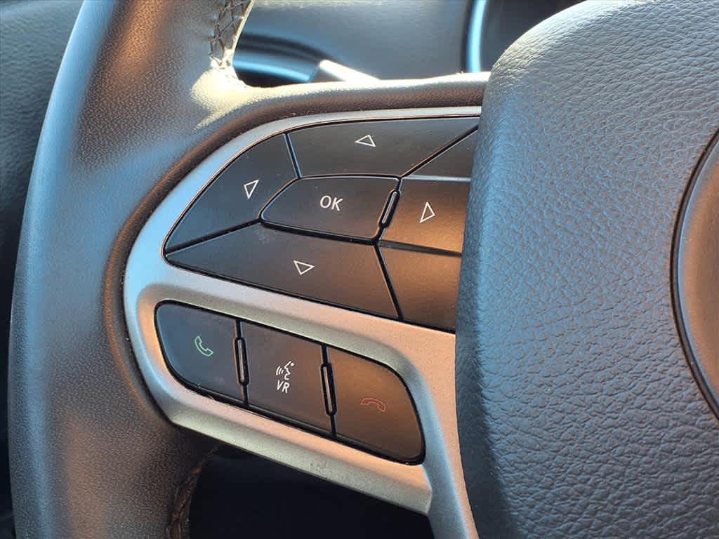 Thumbnail: 2020 Jeep Cherokee - 22