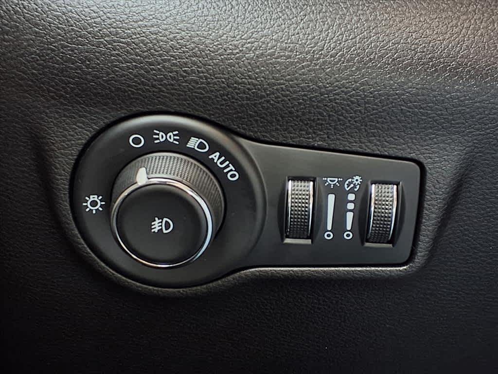 Thumbnail: 2024 Jeep Compass - 21