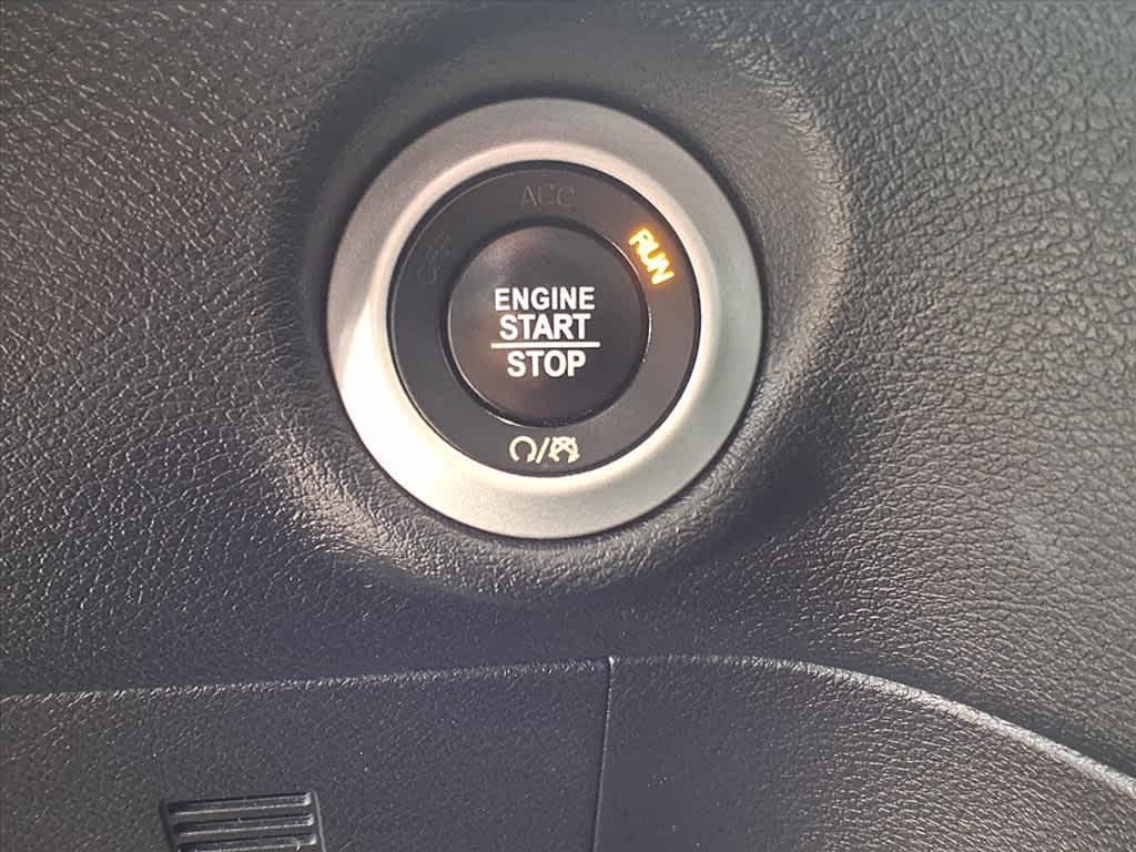 Thumbnail: 2018 Chrysler Pacifica - 24