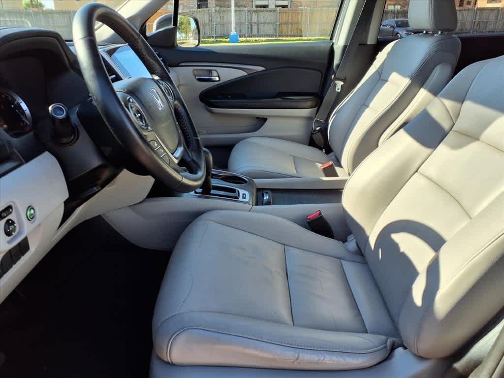 Thumbnail: 2017 Honda Pilot - 11