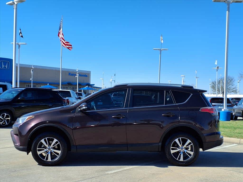 Thumbnail: 2017 Toyota RAV4 - 4