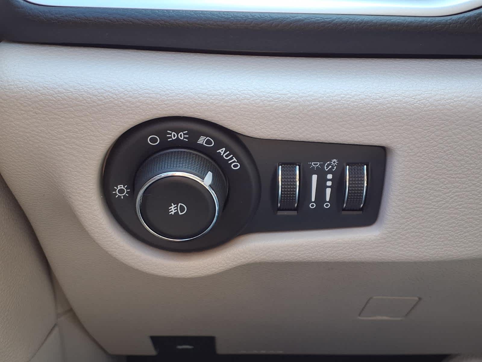 Thumbnail: 2017 Chrysler Pacifica - 23