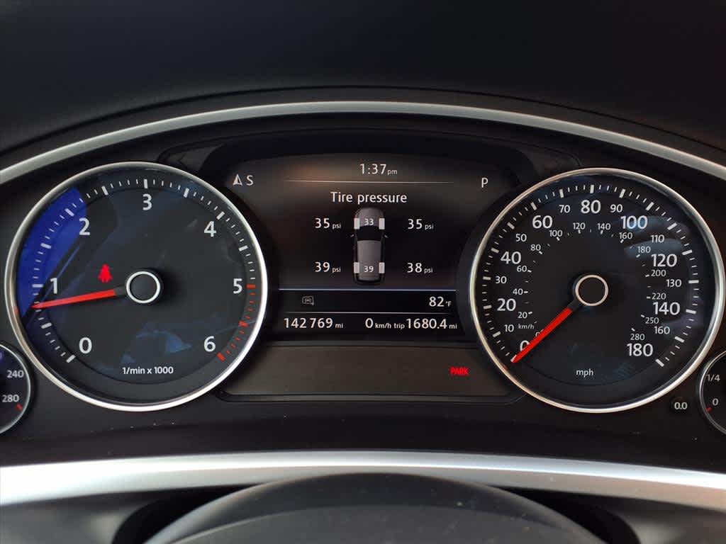 Thumbnail: 2015 Volkswagen Touareg - 17