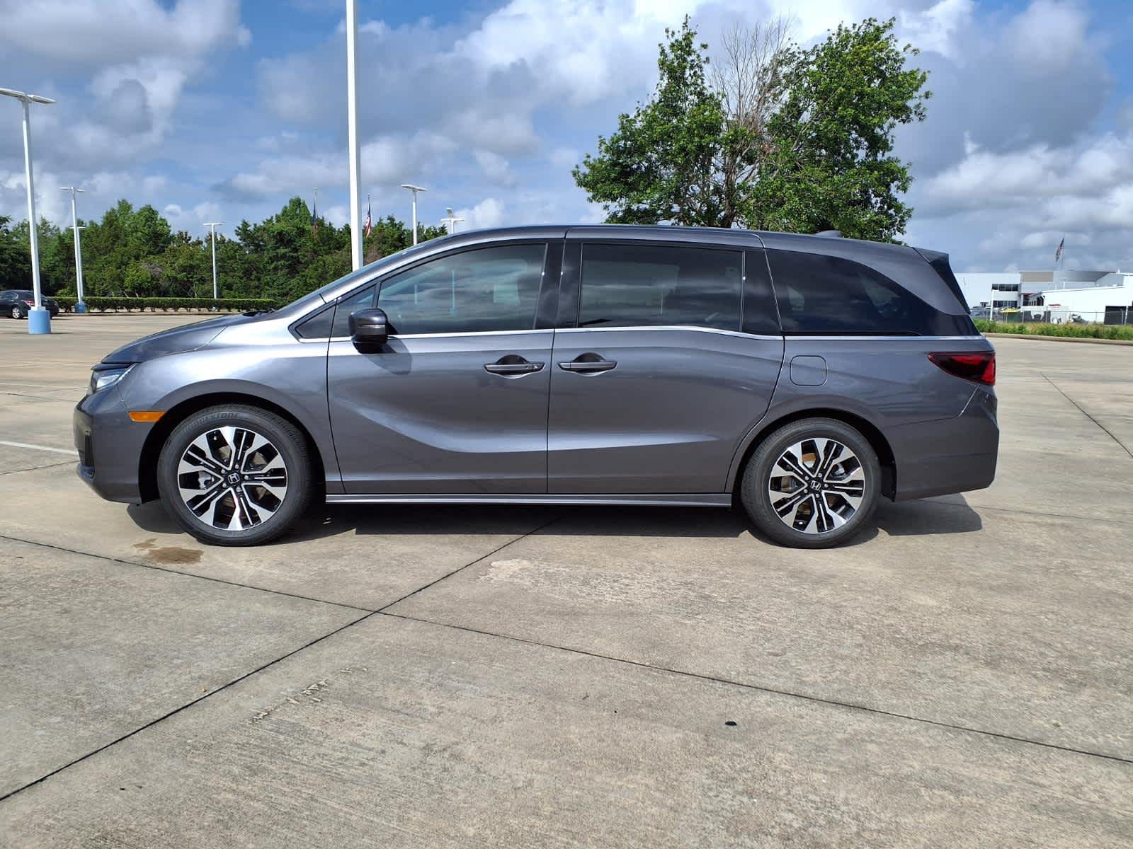 Thumbnail: 2026 Honda Odyssey - 3