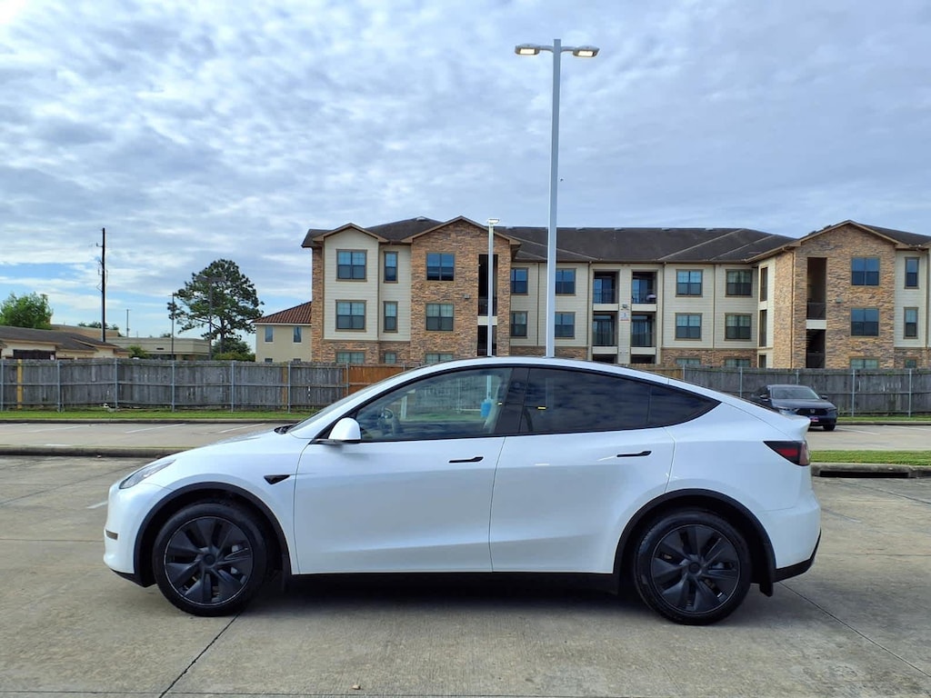 Used 2025 Tesla Model Y Long Range SUV