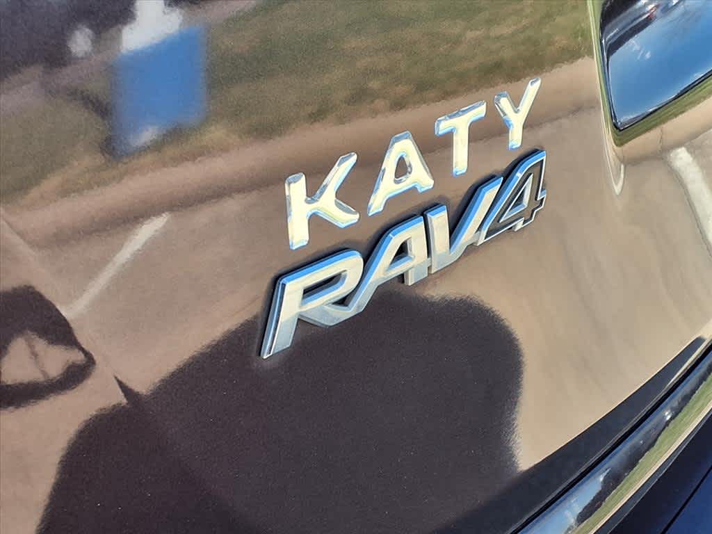 Thumbnail: 2017 Toyota RAV4 - 7