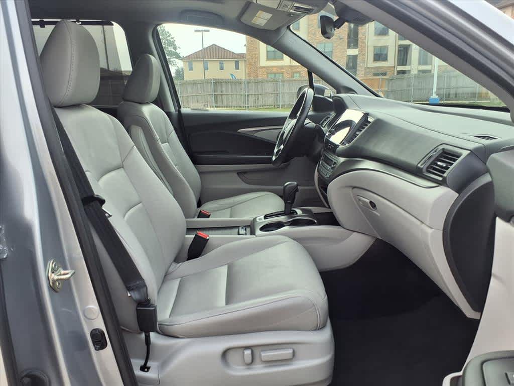 Thumbnail: 2019 Honda Pilot - 14