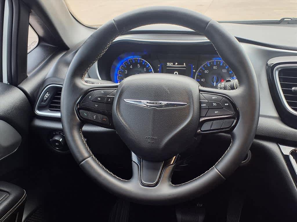 Thumbnail: 2018 Chrysler Pacifica - 15