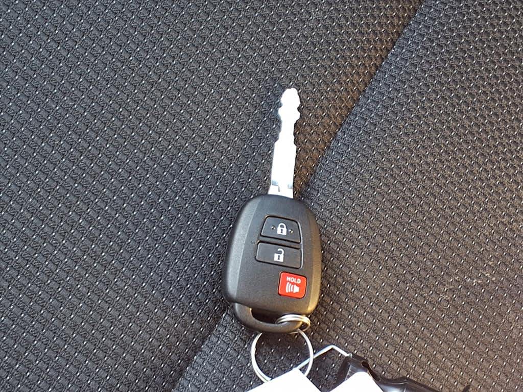 Thumbnail: 2017 Toyota RAV4 - 24