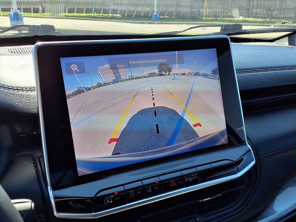 Thumbnail: 2023 Jeep Compass - 18