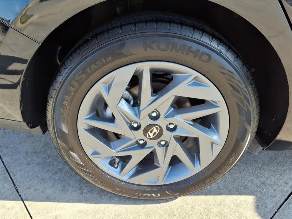 Thumbnail: 2024 Hyundai Elantra - 9