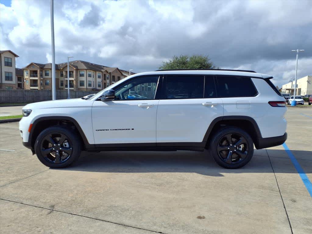 Thumbnail: 2023 Jeep Grand Cherokee - 3