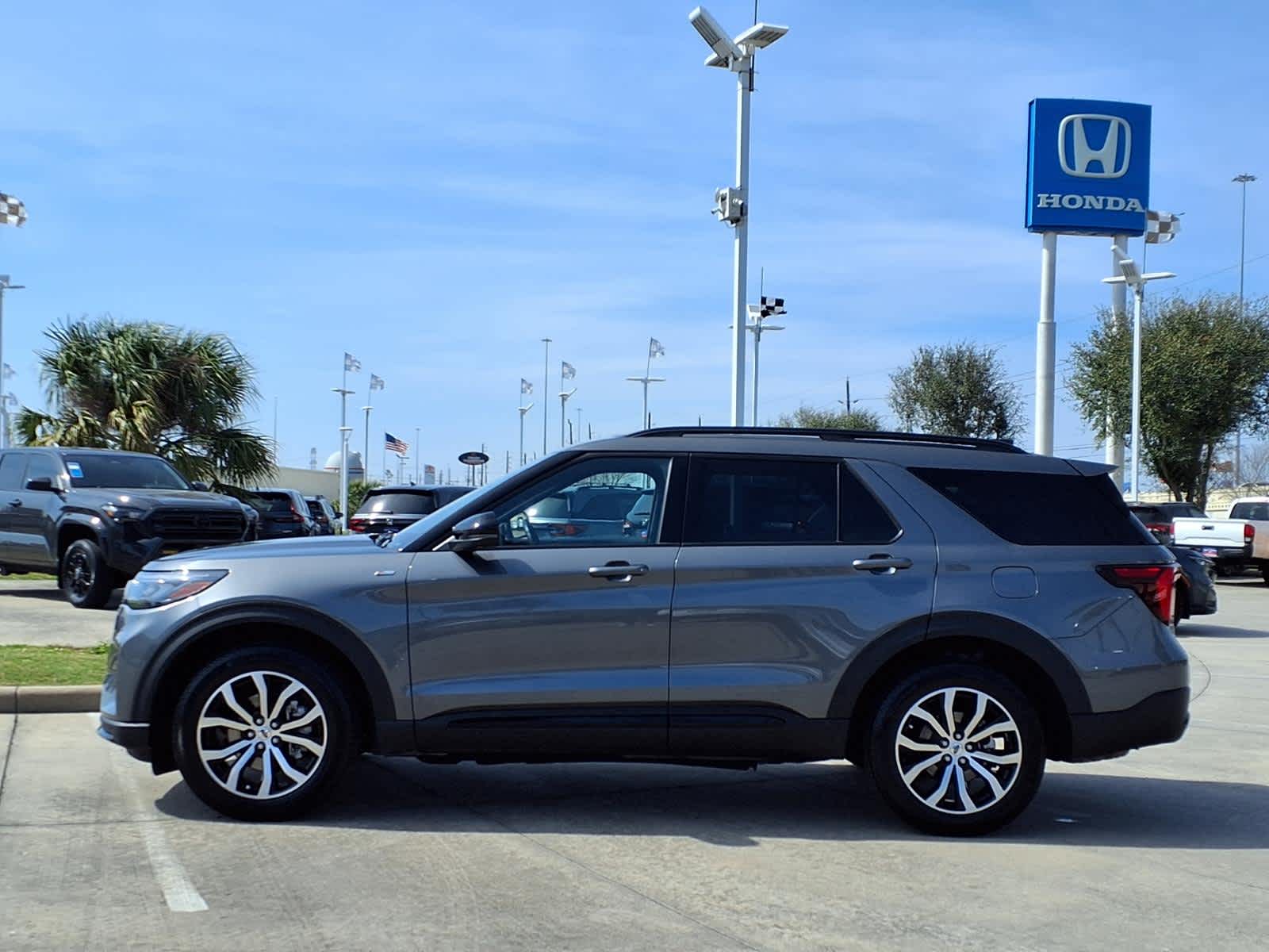 Thumbnail: 2025 Ford Explorer - 4