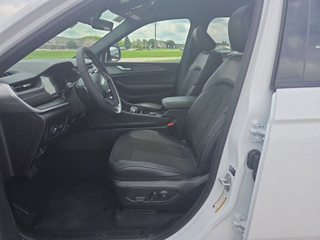 New 2025 Jeep Grand Cherokee Altitude X SUV