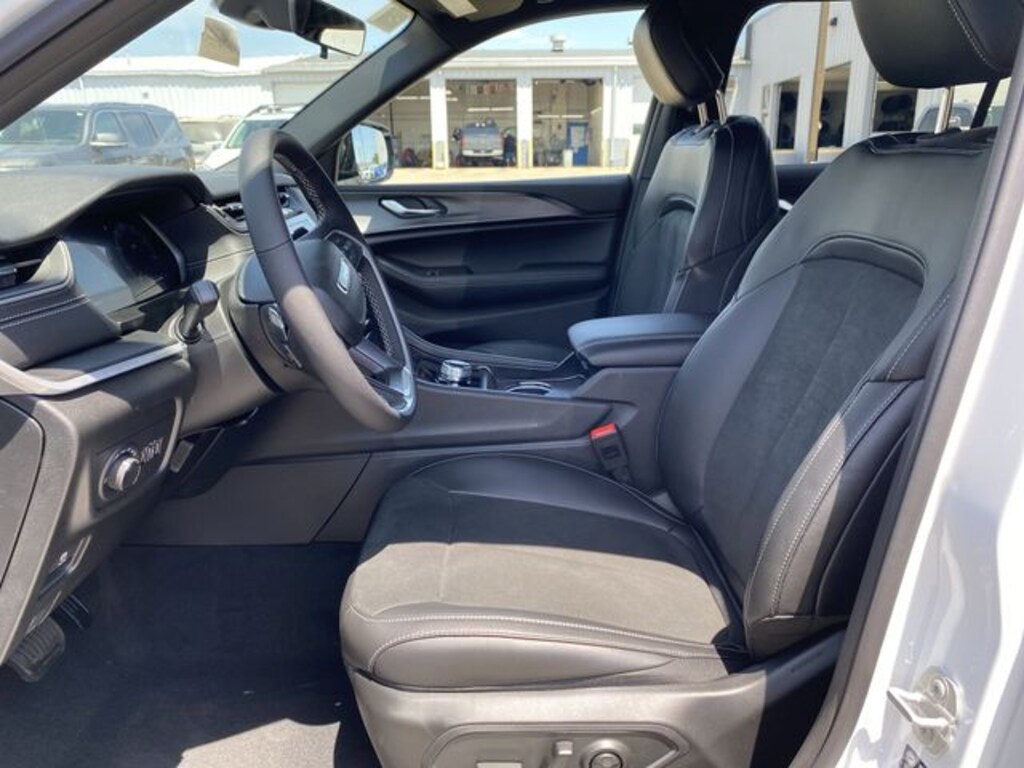 New 2025 Jeep Grand Cherokee L Altitude X SUV