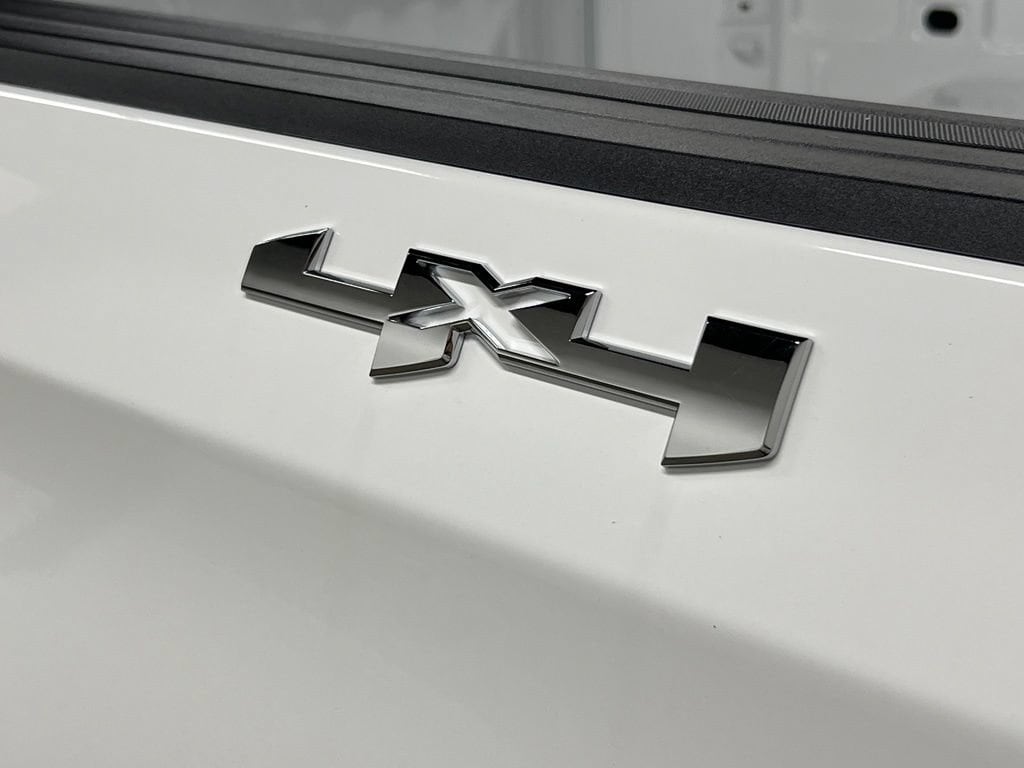 2026 GMC Sierra 1500 SLT - Photo 8