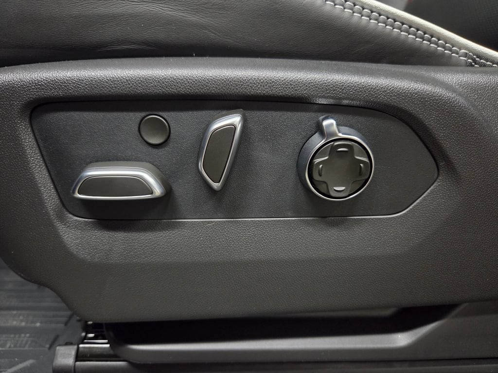 2026 GMC Yukon XL AT4 Ultimate - Photo 28