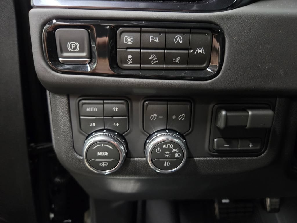 2026 GMC Yukon XL AT4 Ultimate - Photo 17