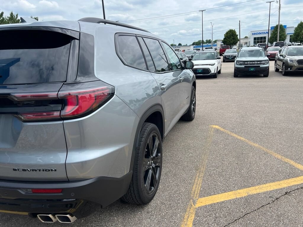 Used 2024 GMC Acadia Elevation SUV