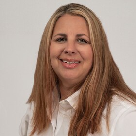 Staff member Karen Tourdot from ID_99cae4