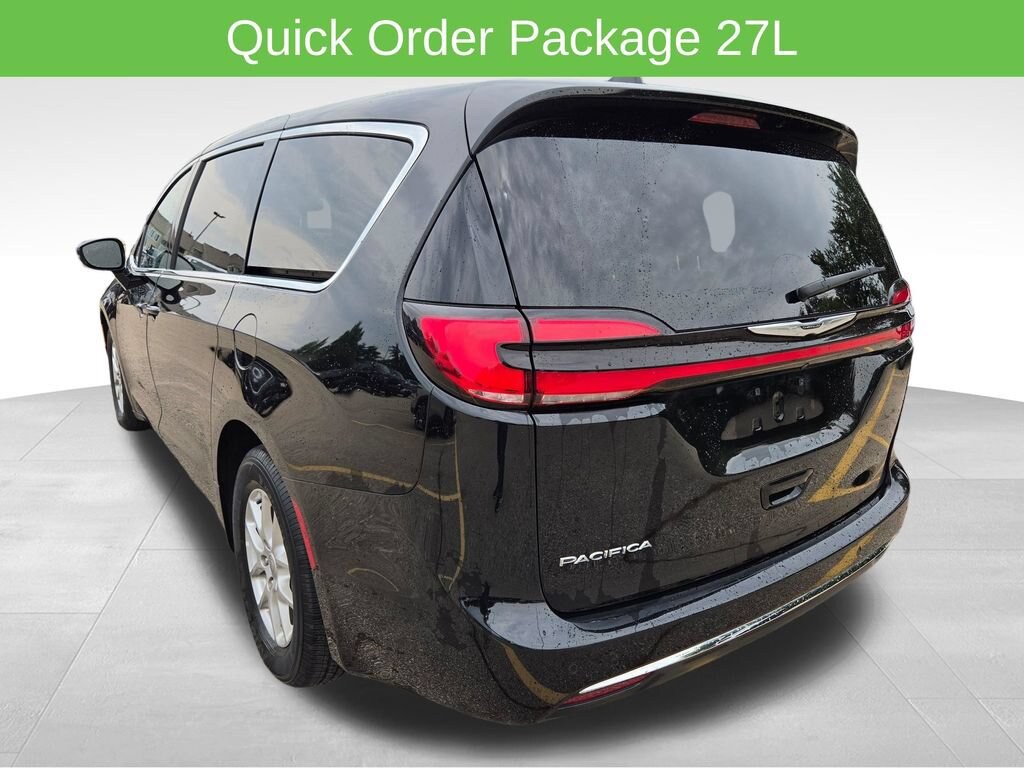Used 2025 Chrysler Pacifica Select Van Passenger Van