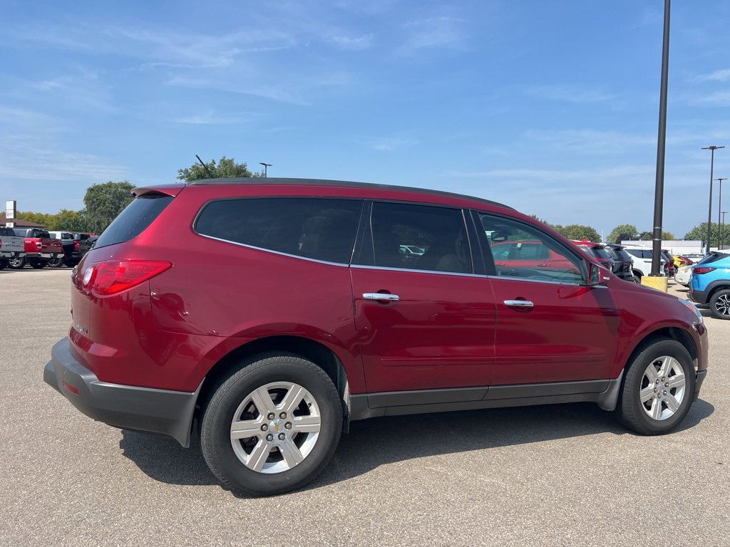 2011 Chevrolet Traverse 2LT photo 3