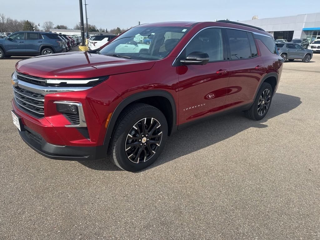 Used 2025 Chevrolet Traverse LT SUV