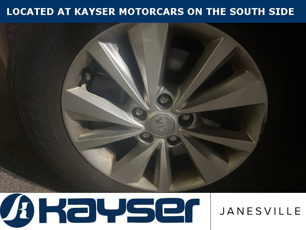 2017 Kia Sedona LX photo 2