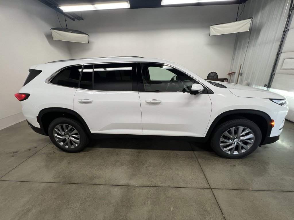2025 Buick Enclave Preferred photo 2
