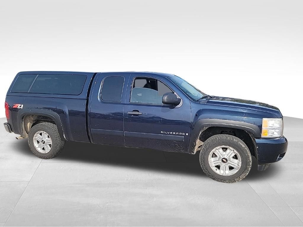 Used 2007 Chevrolet Silverado 1500 1LT with VIN 1GCEK19057Z597855 for sale in Janesville, WI