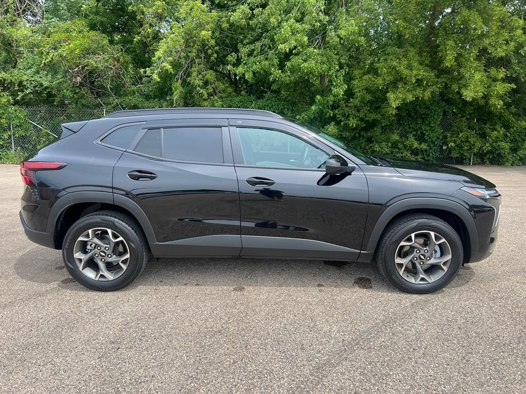 Used 2025 Chevrolet Trax LT SUV
