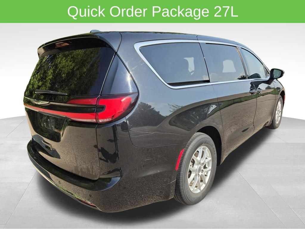 Used 2023 Chrysler Pacifica Touring L Van Passenger Van